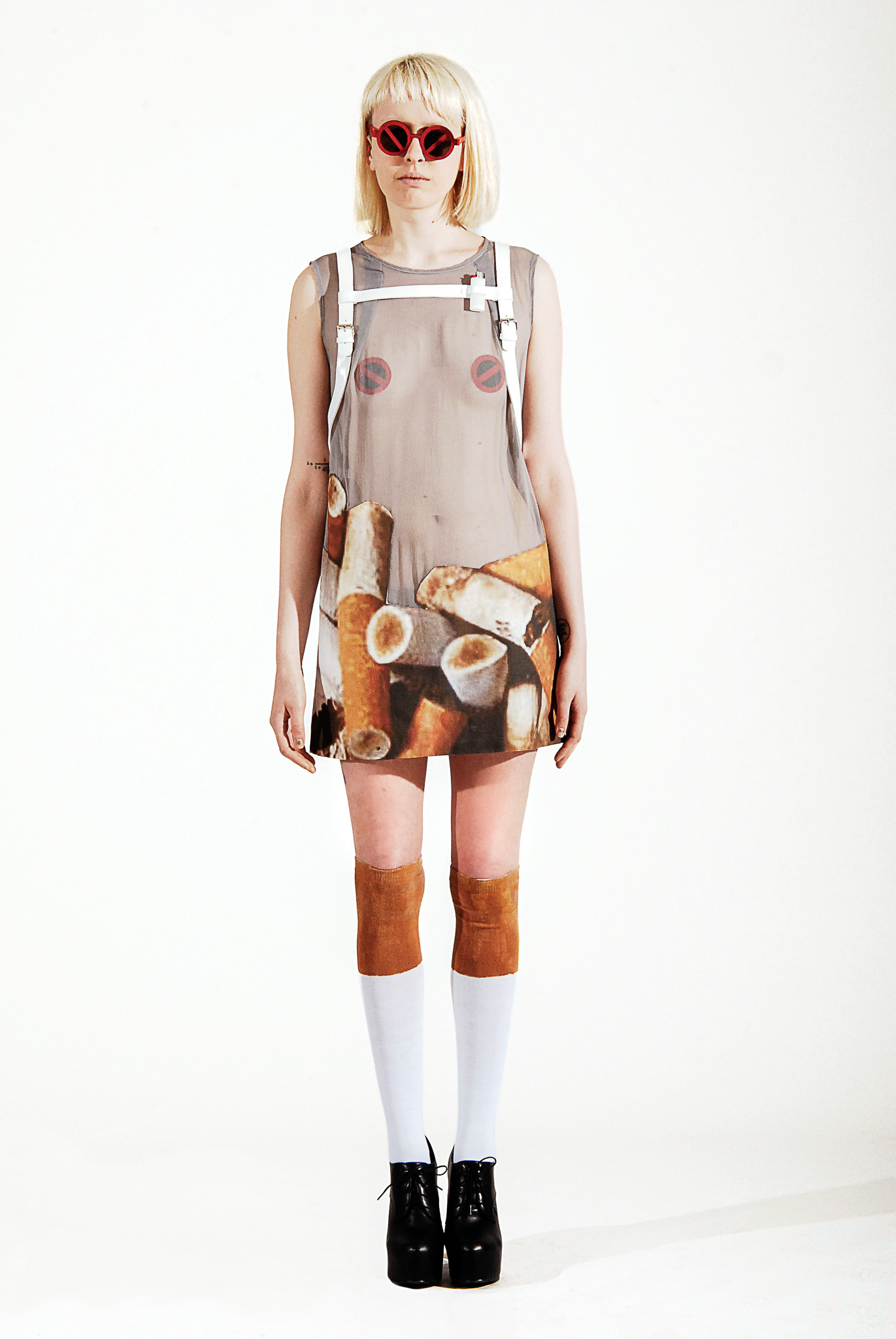 Front view of Look 02.