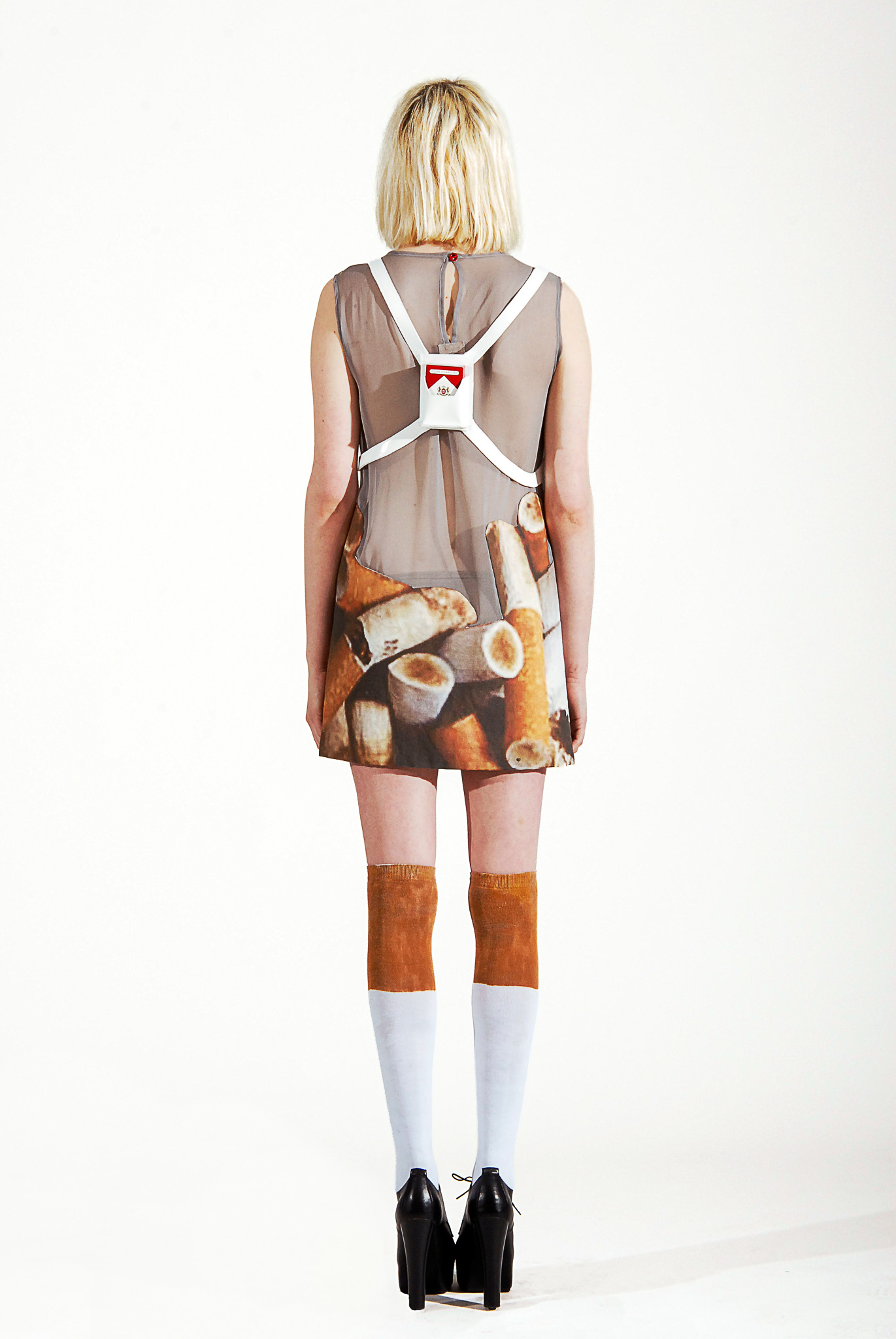 Back view of Look 02.